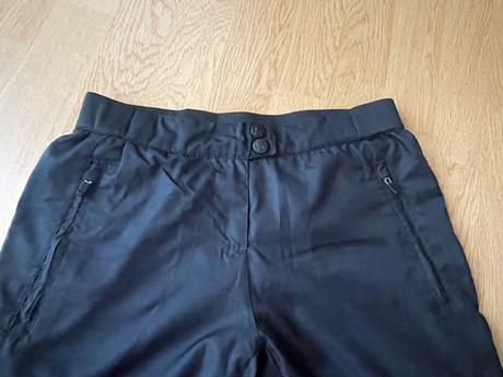 Športove nohavice, 34