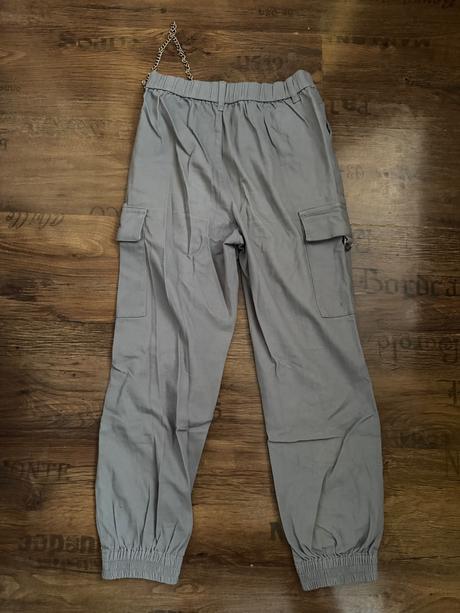 Kapsáče s retiazkou, reserved,152