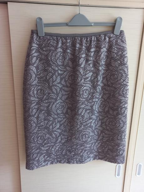 Damske bluzky, tuniky, saty a sukna, 50