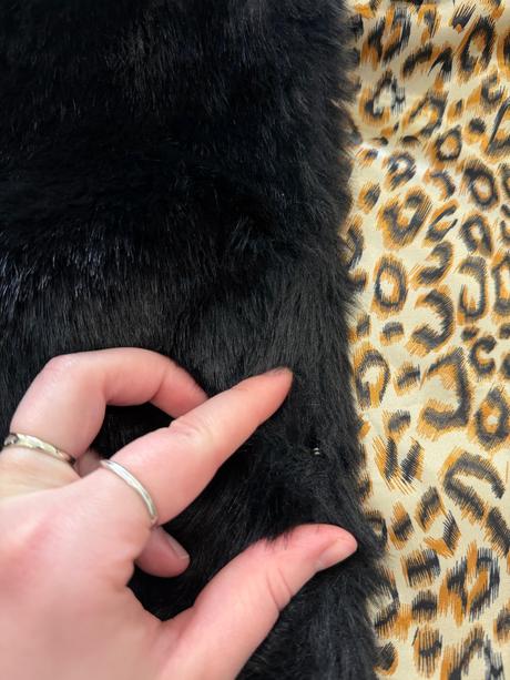 Luxusná čierna kožušinová vesta, gate,s