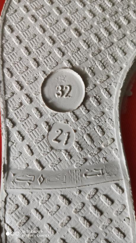 Cvicky na telesnu vychovu, oranzovej farby c. 32, 32