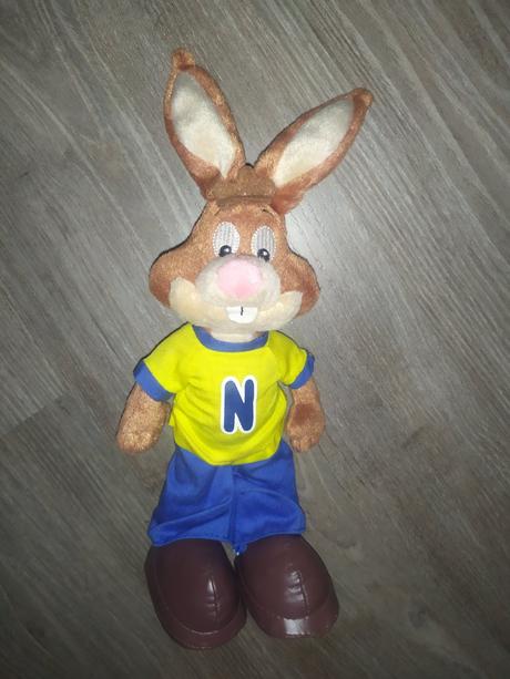 Plysovy zajacik nesquik,