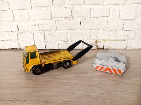 Set kovové i športové autíčka s doplnkami,