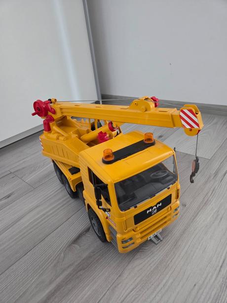 Bruder autožeriav,