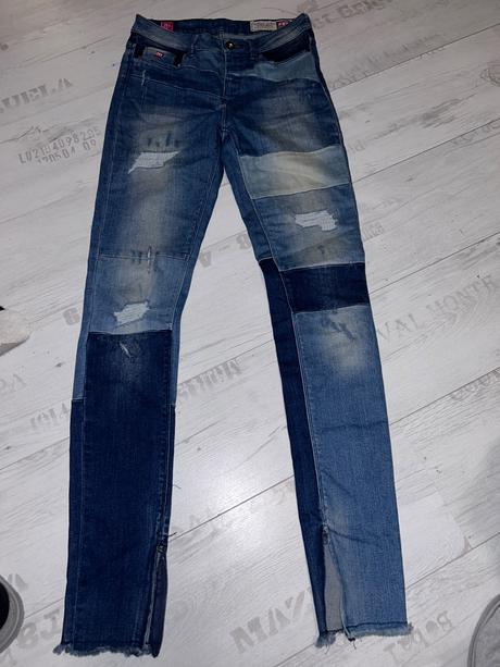 Jeansy, 36