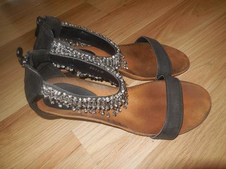 Čierne sandálky, 39
