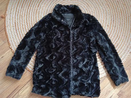 Čierny kožuch vero moda vegánska kožušina, vero moda,s