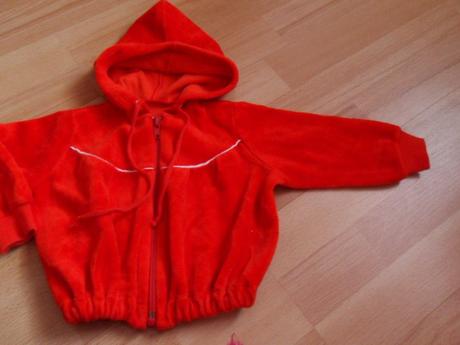 Mikinka s kapucnou od 6-12 mes. cena 3 eur, 74