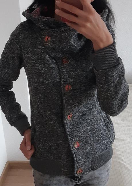 Mikina na gombiky, m / s