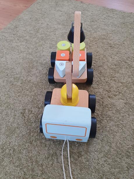 Ikea uppsta zeriav s kockami, 