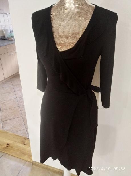 Zavinovacie saty s volánikmi, 38