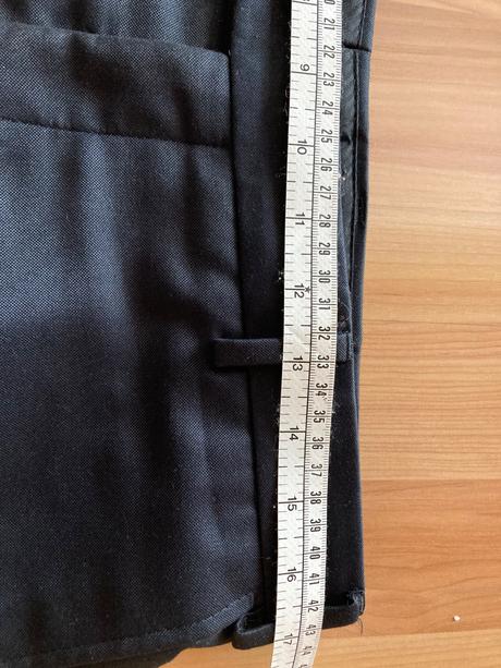 Oblek pre mladého muža, 48