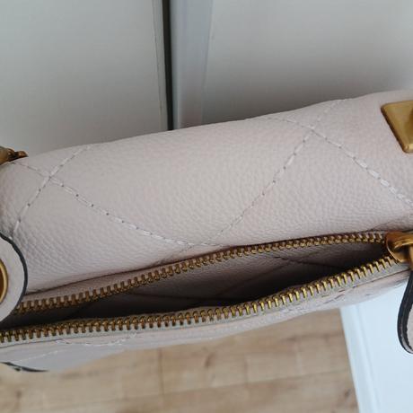 Guess pudrovo-ružová crossbody, guess
