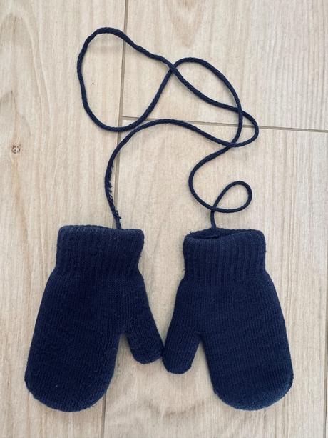 Rukavice na šnúrke, 92