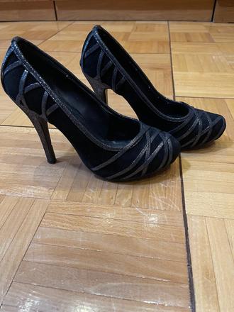 Elegantné čierne lodičky s trblietavým detailom, 38