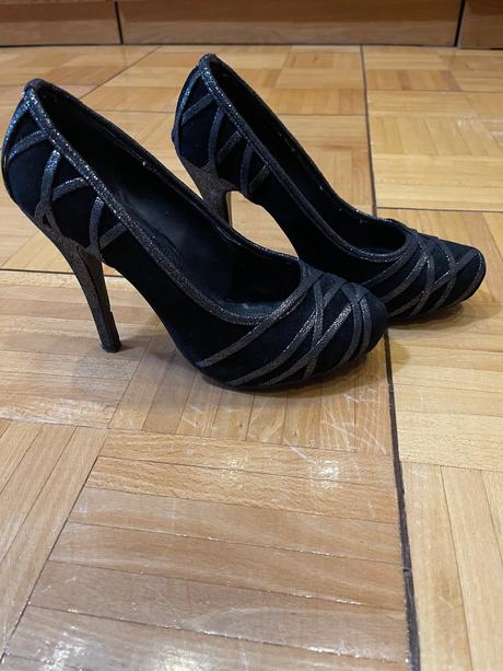 Elegantné čierne lodičky s trblietavým detailom, 38
