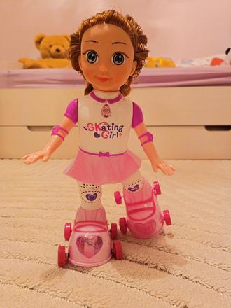 Bábika na kolieskových korčuliach, 