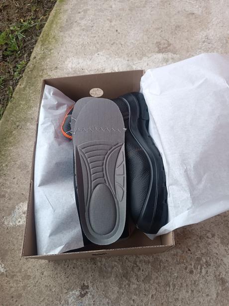 Nove pracovne topanky wintoperk 43, 43