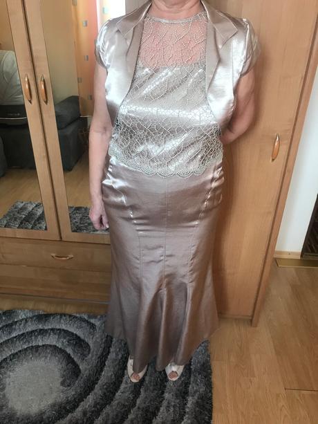 Spoločenské saty, 42