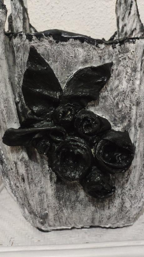 Kvetináč z cementu,