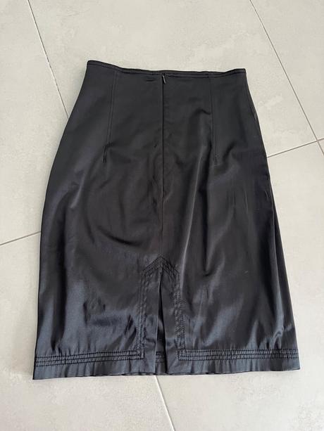 Puzdrova sukna s rozparkom, s