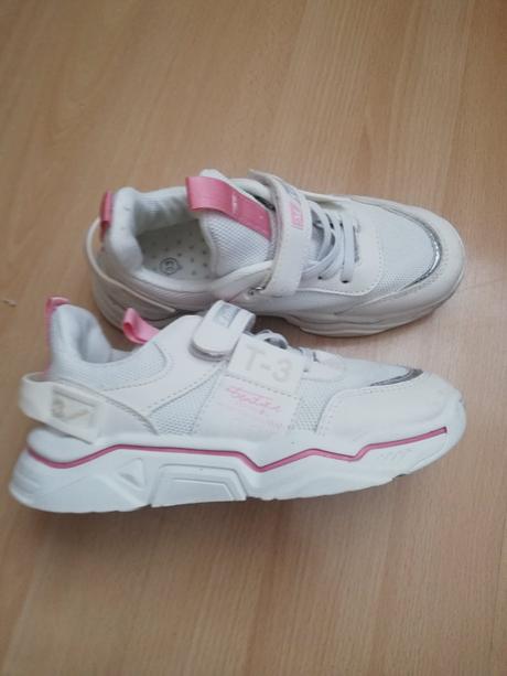 Dievcenske botasky, 33