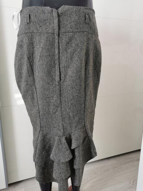 Hrubá sukňa 42, atmosphere,42