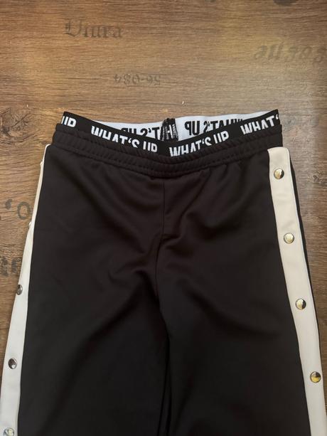 Čierne tepláky s cvokmi, takko,146