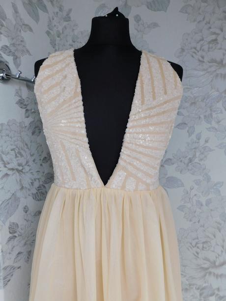 Velmi pekne šaty na slavnost, 38