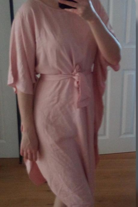 Bledoružové šaty, univelkosť,