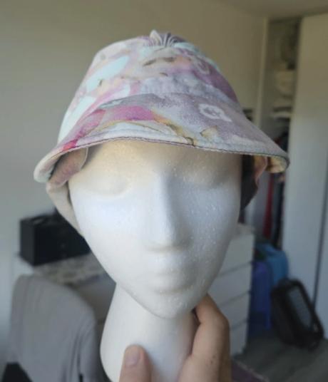 60-šatka so šiltom, 