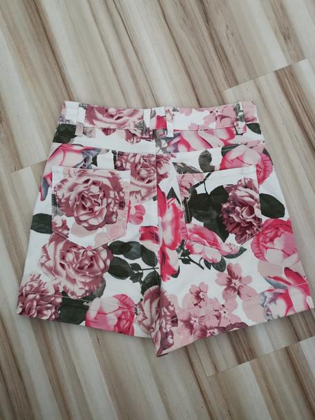Kvetované šortky, amisu,s