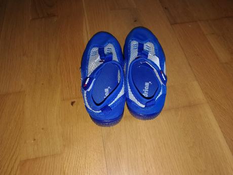 Topánky do vody, 31