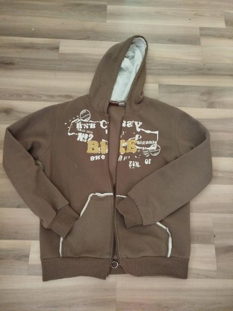 Teplejšia mikina, 164