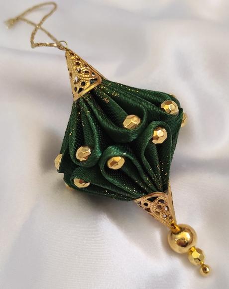 Vianočný saténový cencúľ, 