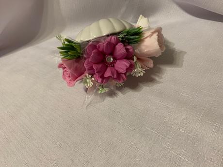 Mydlova kytica v mušli, 