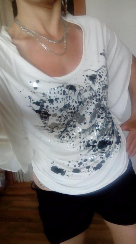 Asymetricke tricko, s