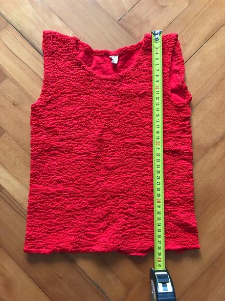 Červený elastický top s volánovým efektom, s