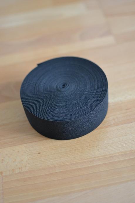 Čierna guma 4 cm 9,01 m, 