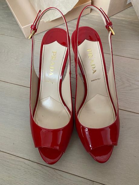 Elegantne kozene sandale prada original, prada,38