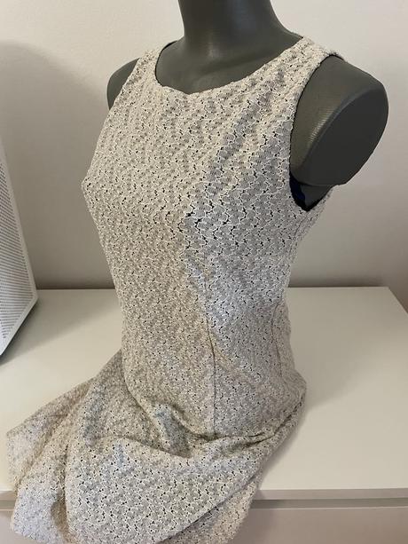 Dámske šaty s čipkou, m