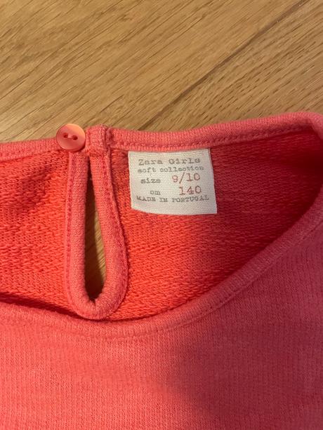 Svetrik s volanmi, zara,128