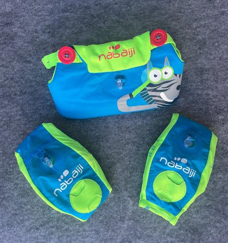 Plavacia vesta decathlon, 