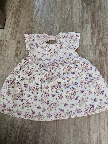 Saty s kvietkami, 98