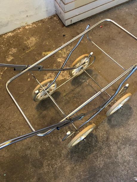 Podvozok z retro detskeho kocika, 