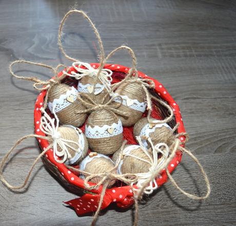 Jutové veľkonočné vajíčka,