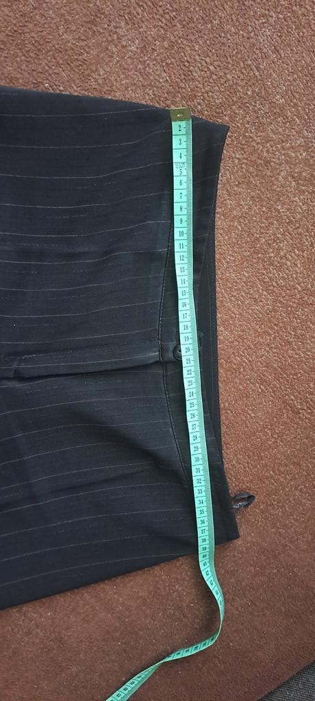 Nohavicový kostým, 36