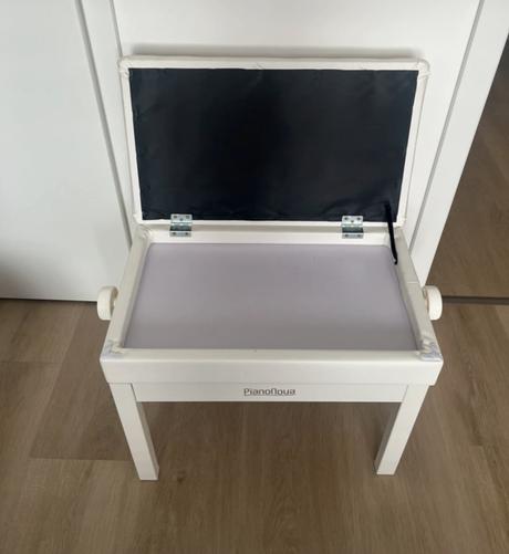 Klavírna stolička (lavica) pianon,