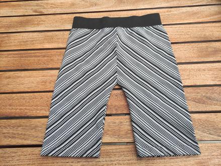 Čierno-biele elastické kraťasy zara veľkosť xs, zara,xs
