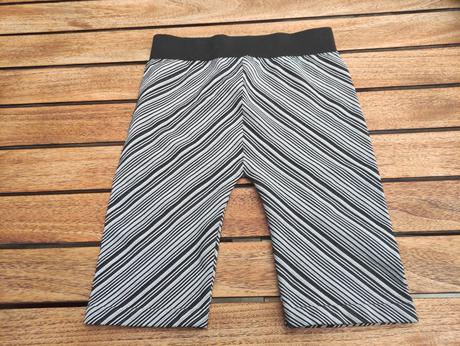 Čierno-biele elastické kraťasy zara veľkosť xs, zara,xs